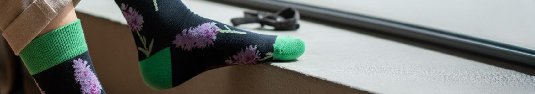 Model wearing Orchid Socks