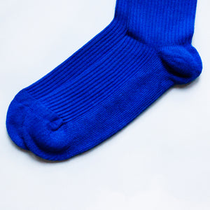 toe closeup of indigo blue ribbed bamboo socks